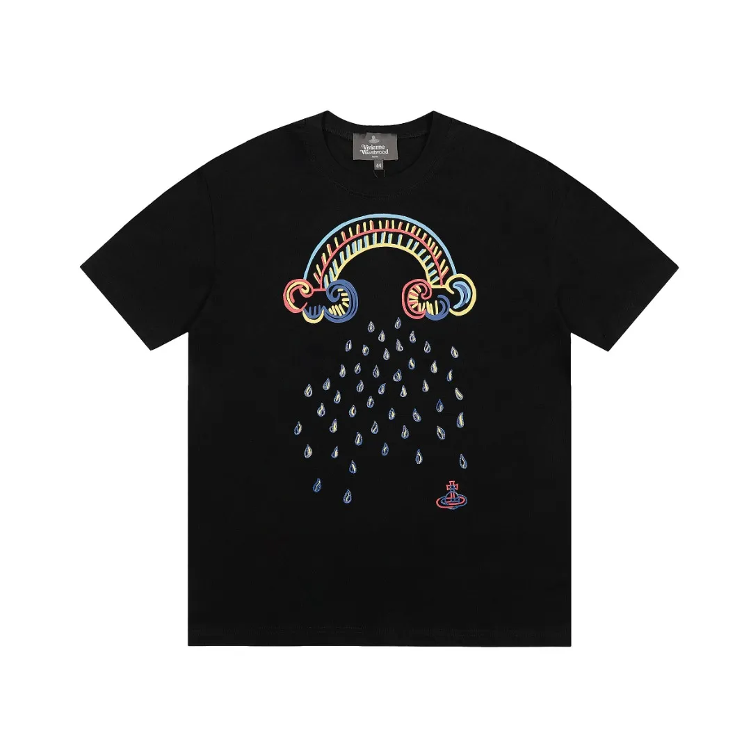 VIVI 140# "Exclusive style" vivienne west wood, Queen Mother of the West, Vivienne, Saturn personalized rainbow printed short sleeves. The new fabrics have been machine washed at high temperature + water twice. The only one in the entire network that achieves 0 shrinkage. The Solona thread is arranged. The threaded neckline does not deform. It is tight and dense. Comparisons are welcome. The full series of correct accessories. Every detail is completely restored and can be stretched directly.